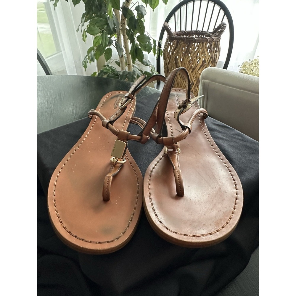 Coach Charleen Thing Sandals Sz10 Gold Tone Logo Plate Resort Cruise Brunch Pool